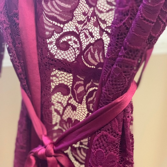 Fuchsia two piece robe set - Picture 3 of 12